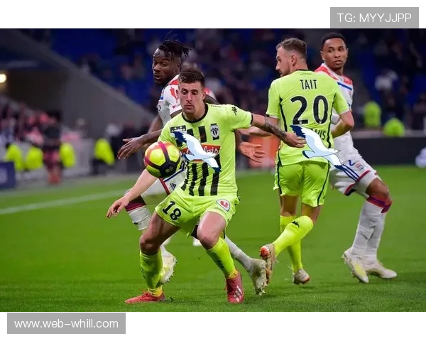 法甲场均拦截次数同比增加14%,联赛整体防守强度提升 法甲场均拦截次数同比增加14%,联赛整体防守强度提升